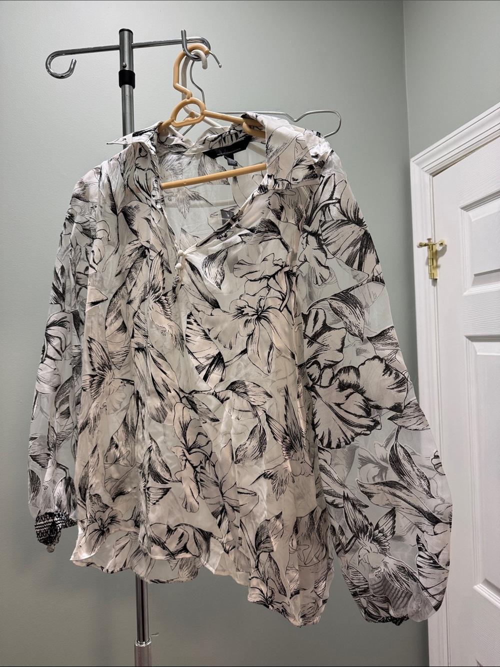 White House Black Market Black & White Floral Button-Down Shirt